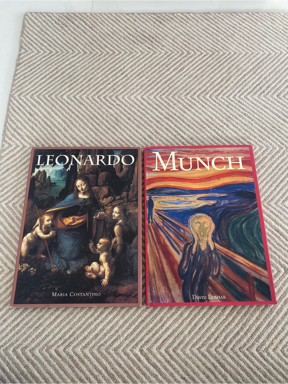 Leonardo & Munch Art Book Set - Beige and Red Covers